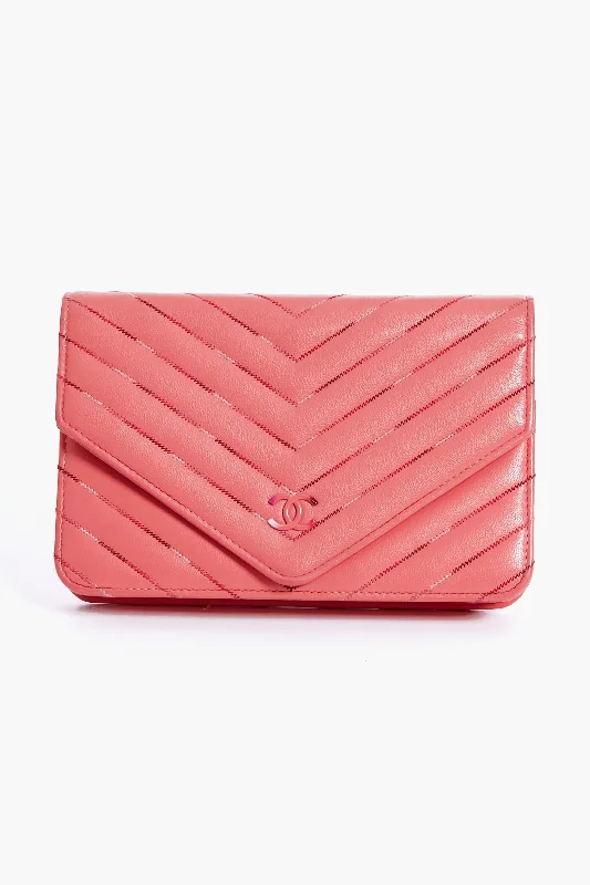 CHANEL Pink Gradient Chevron Wallet On Chain